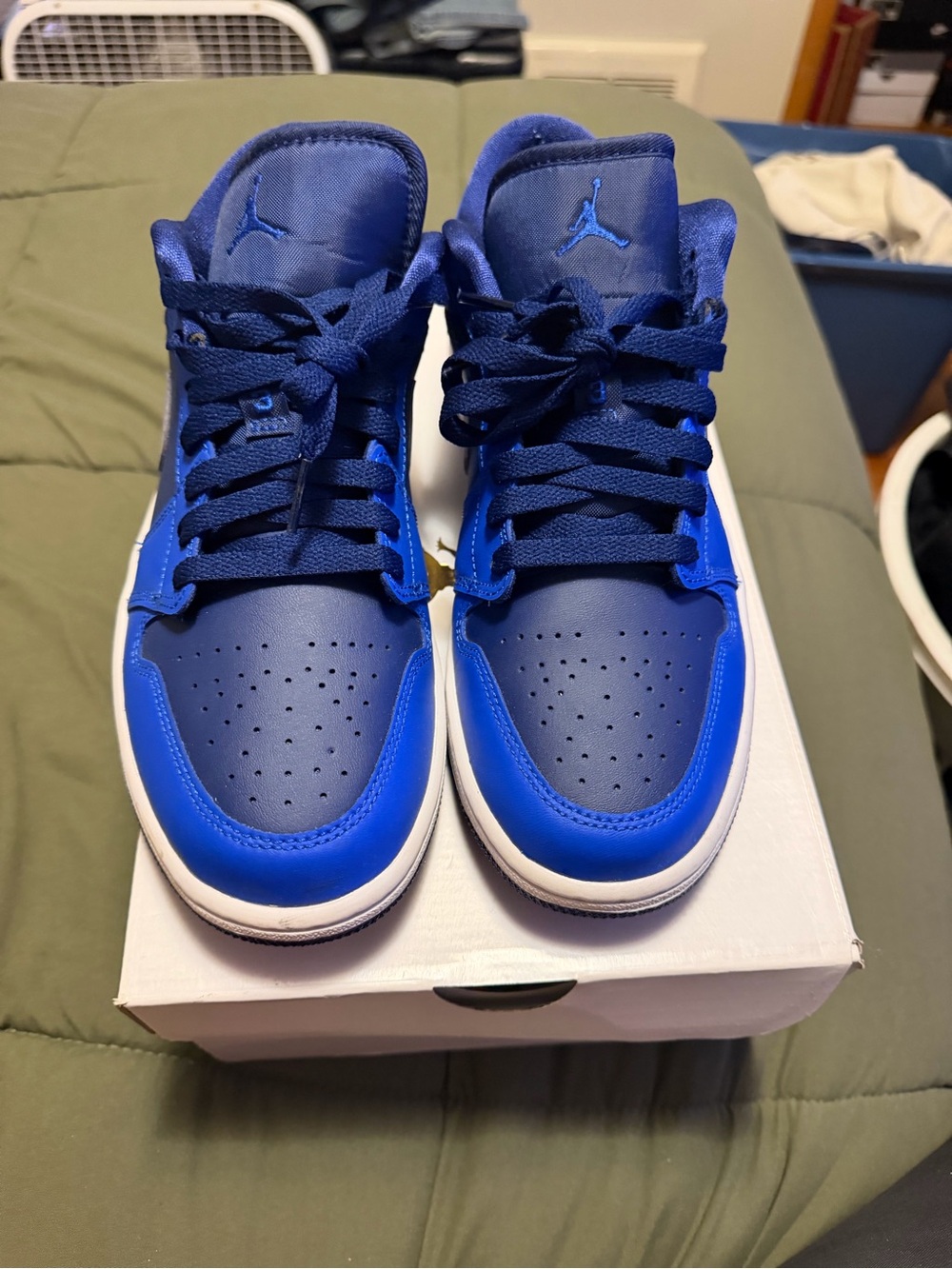 Jordan women low top Sneakers in Royal Blue and Navy